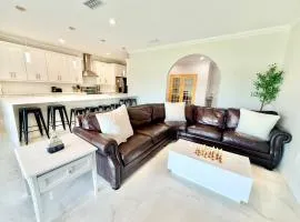 Luxurious Stunning 4 bedroom 2 plus bath Lake House