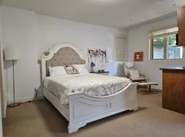 Cozy Studio Room in Upper Mission, Kelowna