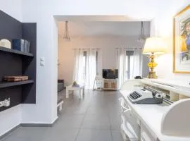 Beautiful 4BR Family Home near Acropolis Rooftop & Garden