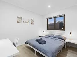 Executive Queen Room 7 Walk to Curtin University