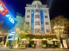 Nam Phong Hotel & Coffee