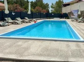 Nice Apartment In Opric With Outdoor Swimming Pool