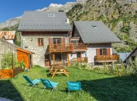 Chalet Lucette - bijoux style 200m from the piste