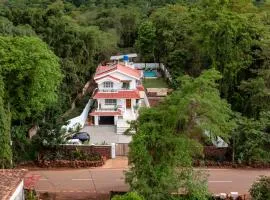 Staymaster Villa Caetano - 3BHK with Private Pool & Garden in Siolim