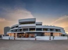 Marina Baie des Anges Hôtel, Curio Collection By Hilton