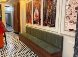 Kashi Heritage by Ishwar Atithi Bhawan Walking Distance to Kashi Vishwanath Mandir & Dashashwamedh Ghat
