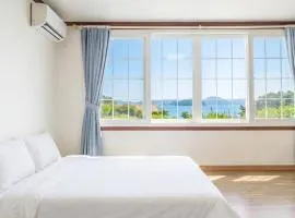 Geoje Kkachi and Santorini Pension