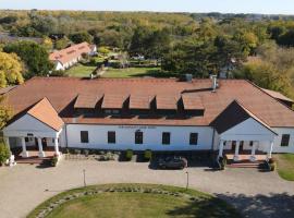 Sarlóspuszta Club Hotel, hotel v destinaci Tatárszentgyörgy
