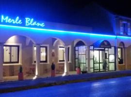 Le Merle Blanc Hôtel Logis、ディゴワンのホテル