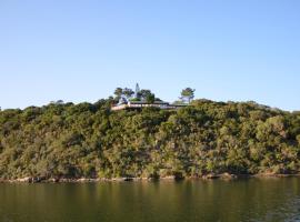 River Kaya โรงแรมใกล้ Swan Island Nature Reserve ในKromriviermond