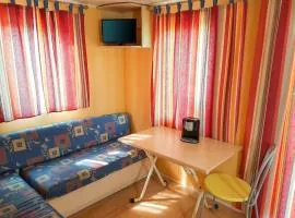 Charming Bungalow in Pataias, 18 m² with Shared Pool.