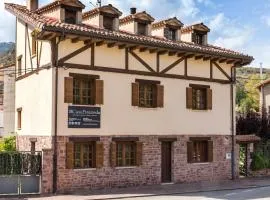 Charming House in Fresneda de la Sierra Tirón with Garden.