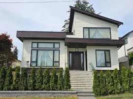 Brand New Spacious 2BR & Large Den Bright Suite, Laundry, 75" TV, Dishwasher, 4min to Bus Shops
