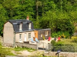 Maison accueillante à Bléré avec cheminée et terrasse