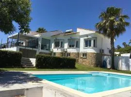 Torreguadiaro Villa - 2 mins walk from the bars and restaurants