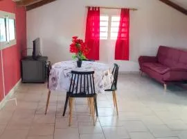 Maison charmante avec vue mer et montagne à Capesterre-B-E