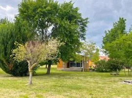 Chalet accueillant à Chazemais – 25 m² avec piscine
