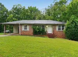 Peaceful Haven Near Ruffner - Cozy Reading Nook home