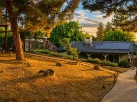 Prime Yosemite Location HotTub Family-Friendly