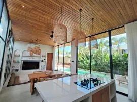 Brand New 3BR Oasis 8 Min to Munggu Beach