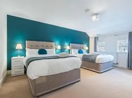 St George Court, Spacious 2 Bedroom Apartments, City Centre, Self Check In, Parking