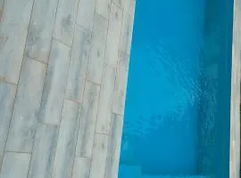 Chambre meublé avec piscine