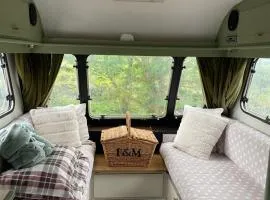 Cosy Caravan sleeps 2 with Patio and Parking