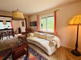 Swedish Villa 3bedroom 2living room &Traditional Timber Cabin Near Lakes and hiking