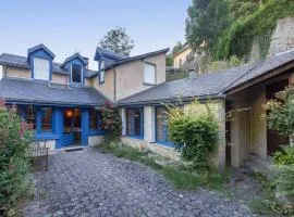 Maison au centre du village, cour privative, au calme, Wi-Fi, cheminée, idéale pour familles. - FR-1-401-234