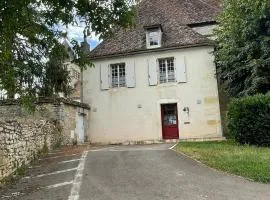 Gîte restauré avec parc et jeux, idéal pour familles - FR-1-586-65