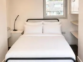AA Private Single Room with Ensuite and Workspace