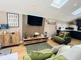 Station House - Platform 4 - 2 Bedrooms - Sleeps 4