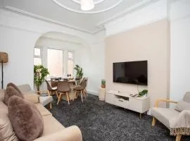 Vacant Nests Spacious 4BR house Central WiFi