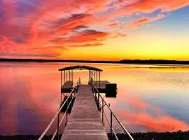 Bluebird Sanctuary w Stunning Sunset Views Sleeps 28
