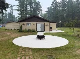 1 Mi to Lake Arbutus: Pet-Friendly Home w/ Games