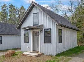 The Lupine | Cross Stone Cabins • Walk to Rangeley Lake