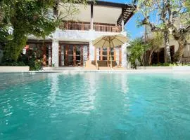 Omah Prana Canggu - 3BR Private Pool Villa in Batu Bolong