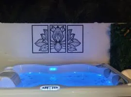 Chalet avec jacuzzi privatif