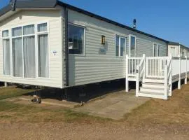 Cosy 8 Berth Caravan For Hire At Manor Park In Hunstanton Ref 23065T