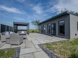 Luxury Lodge with Hot Tub near Rye