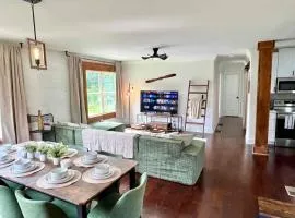 Luxe 2 500 Sq ft Historic Retreat-Near Blue Ridge