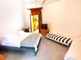 Acogedora habitación, fresca, independiente