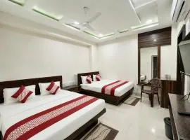 Near Mahakal Temple & Railway station - SLMR HOTEL- Fully Air conditioned Rooms with Wifi And Parking, , BEST FAMILY HOTEL IN UJJAIN