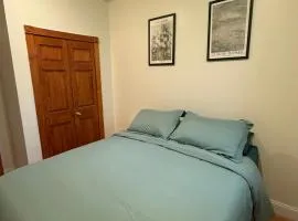 Chic Times Square 1BR Entire Apt - Private Kitchen & Bath - Hosts 4