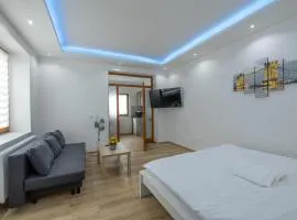 L&S House