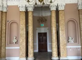 Uppercourt Manor