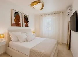 Alora Homes T2 Moderne avec Terrasse et Parking gratuit