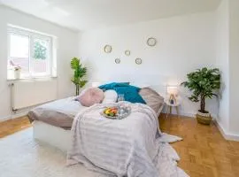 OG2 M Apartment with Balcony - 10 min to Salzburg