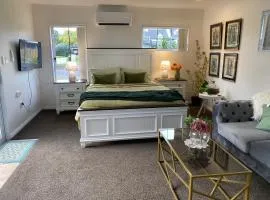 Wattle Downs Palm Beach Studio