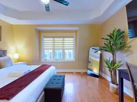 Private Rooftop Group Suite near Oriole Park - Eglinton Hotel
